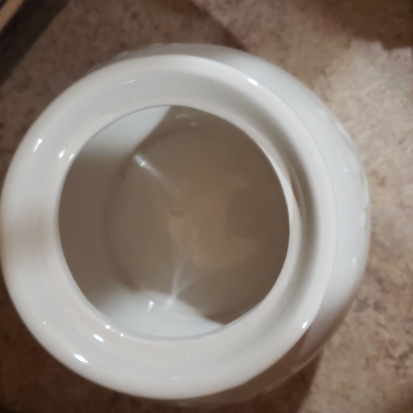 Decorative ceramic container with lid - Picture 2 of 4